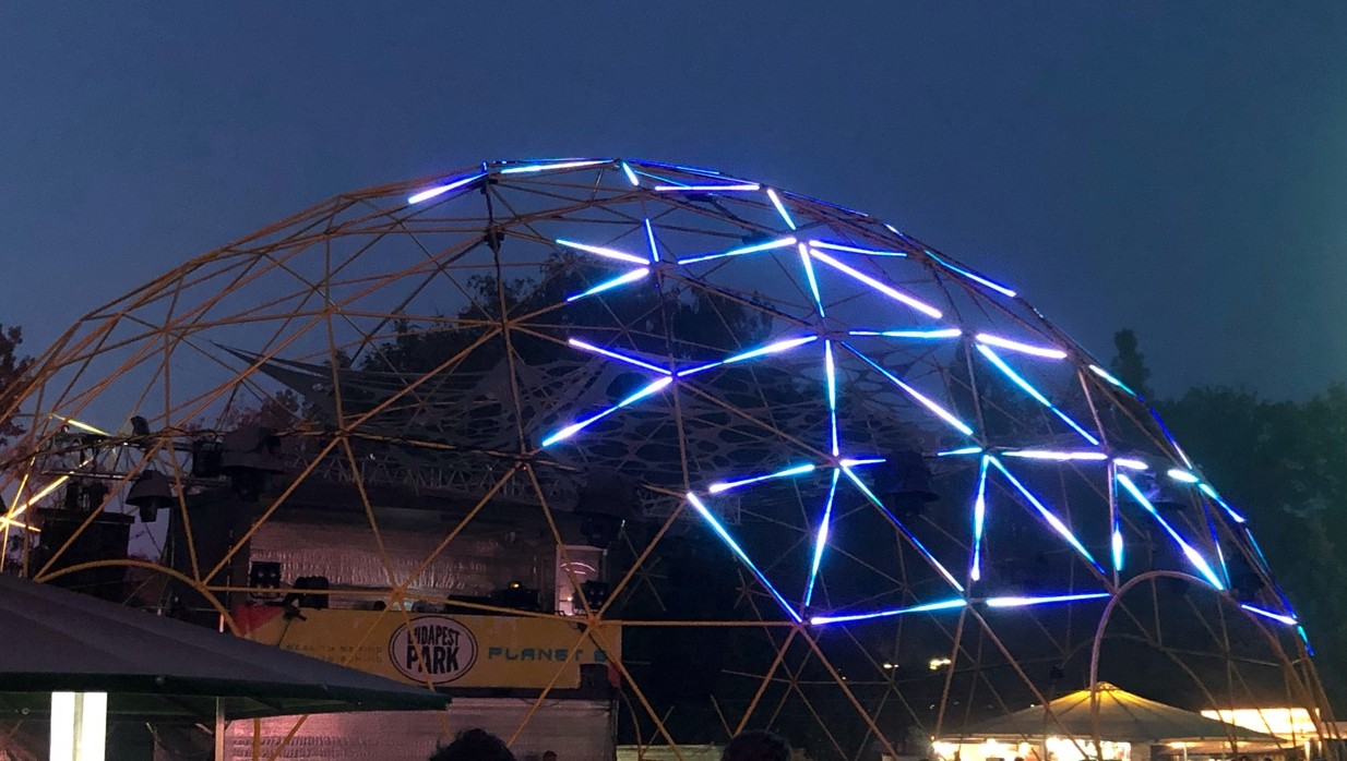 ledblade-outdoor-dome-structure